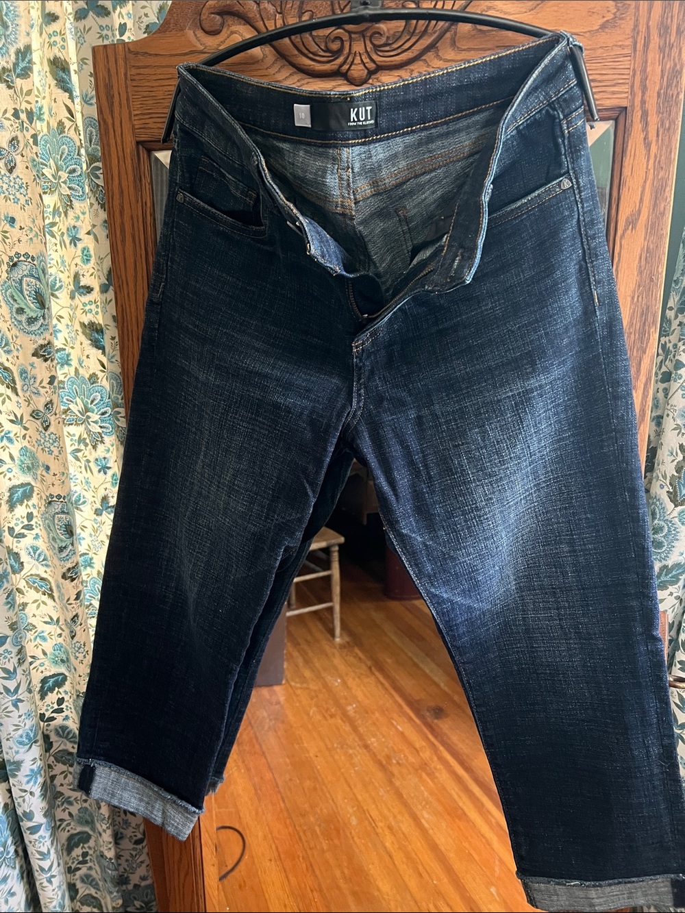 Kut raw edge capris size 10 nwot